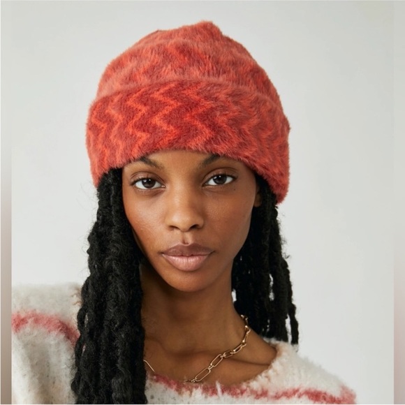 NWT FREE PEOPLE Soft Fuzzy Boho Beanie Hat NEW Orange Chevron Zigzag Combo - Picture 3 of 6